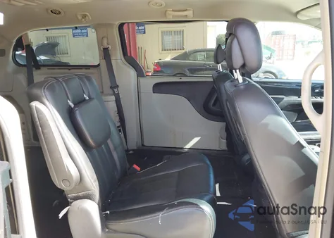 2013 Chrysler Town & Country Touring z USA, uszkodzony, nr VIN 2C4RC1BG8DR796877